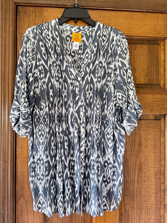 Ruby Rd. Tops - Ruby Rd. Ikat Button-Front Tunic in Gray and White